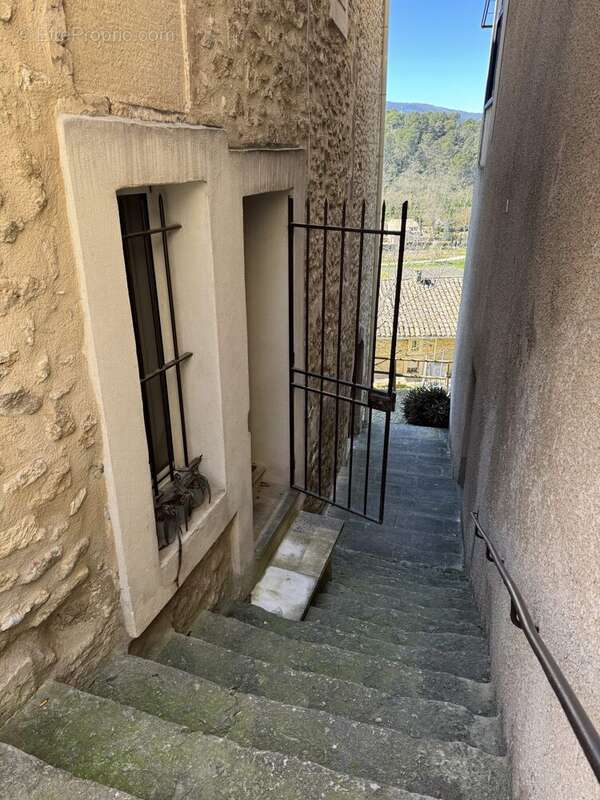 Maison à MENERBES