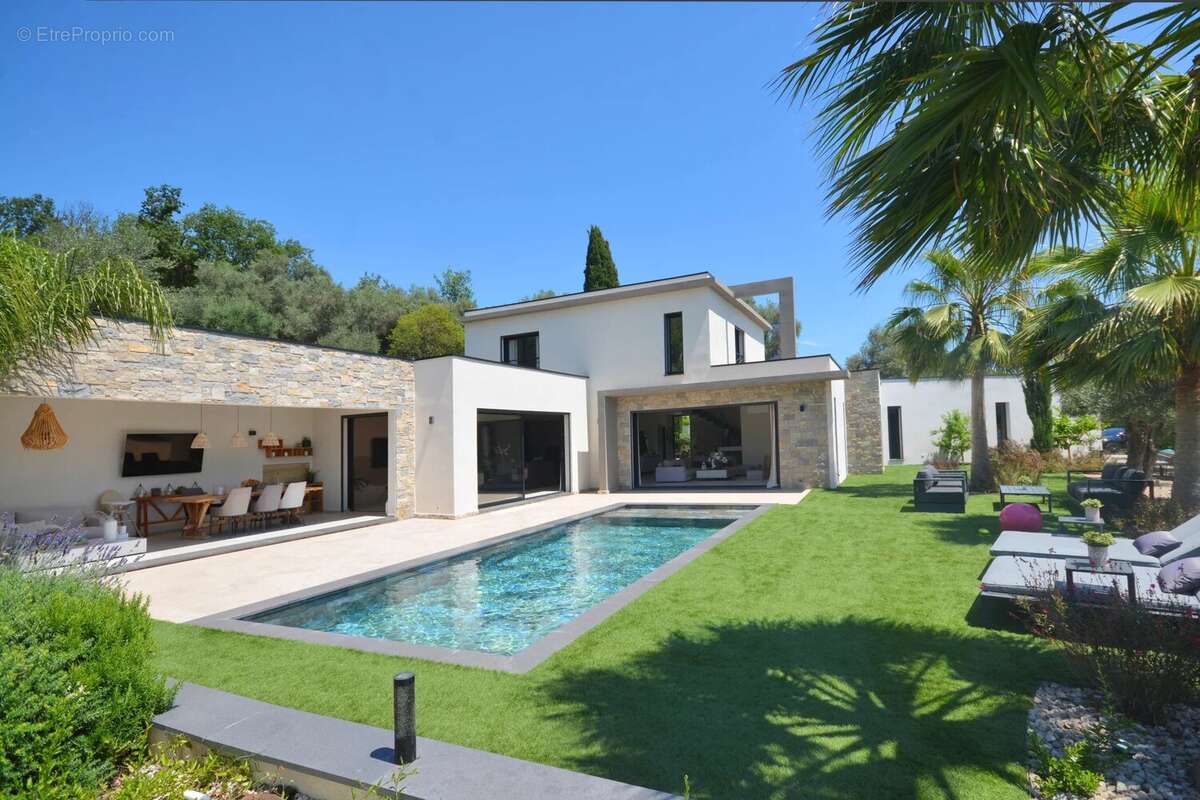 Maison à VALBONNE