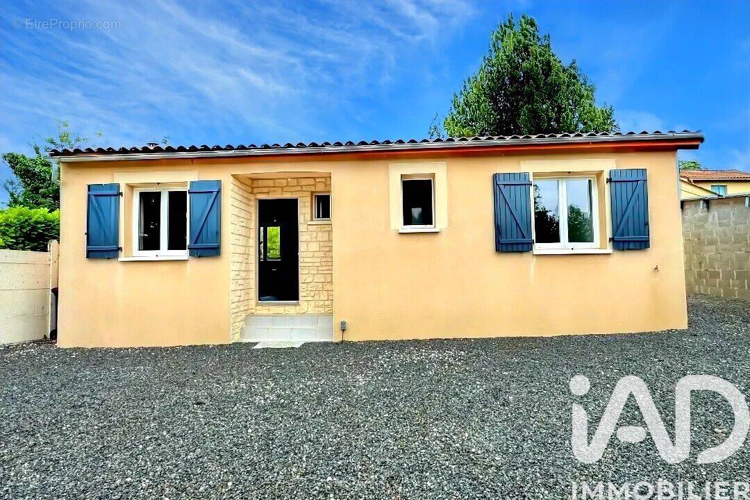 Photo 1 - Maison à ROULLET-SAINT-ESTEPHE