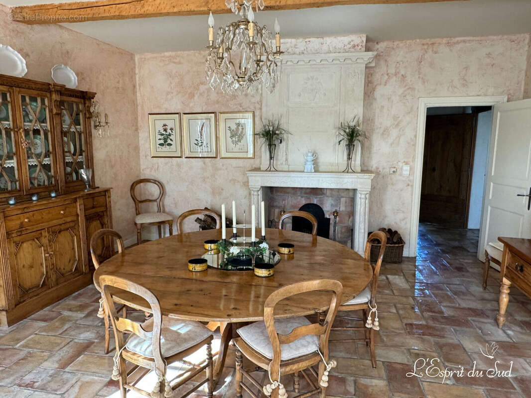 Salle à manger - Maison à CASTELNAU-DE-MONTMIRAL