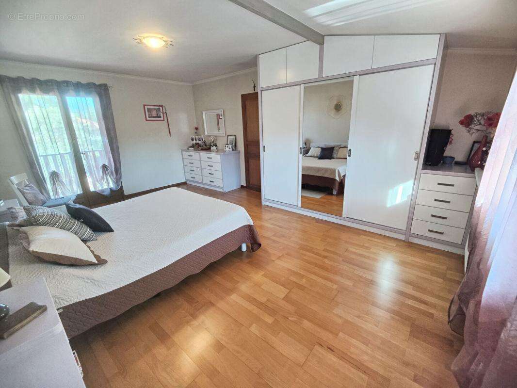 Maison à SAINT-MARTIN-D'HERES