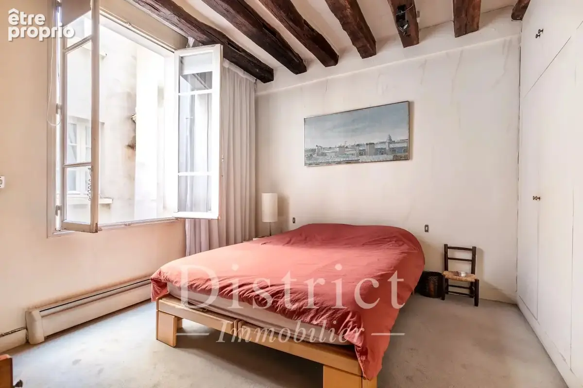 Ile Saint Louis. 5 pièces de 113m² en étage élevé avec ascenseur. - photo 8