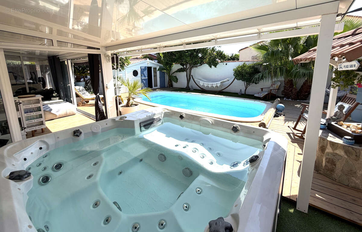 Vente villa Plain Pied entièrement rénovée + dépendance avec piscine et jacuzzi 66250 Saint Laurent de la Sala - photo 2