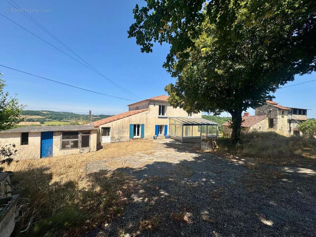 Maison 139 m² à Laugnac  - photo 5