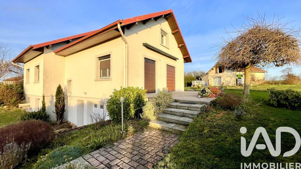 Photo 1 - Maison à SERCOEUR