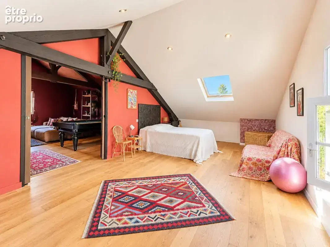 Maison de maître avec piscine et terrain arboré de 1 600 m² - photo 16