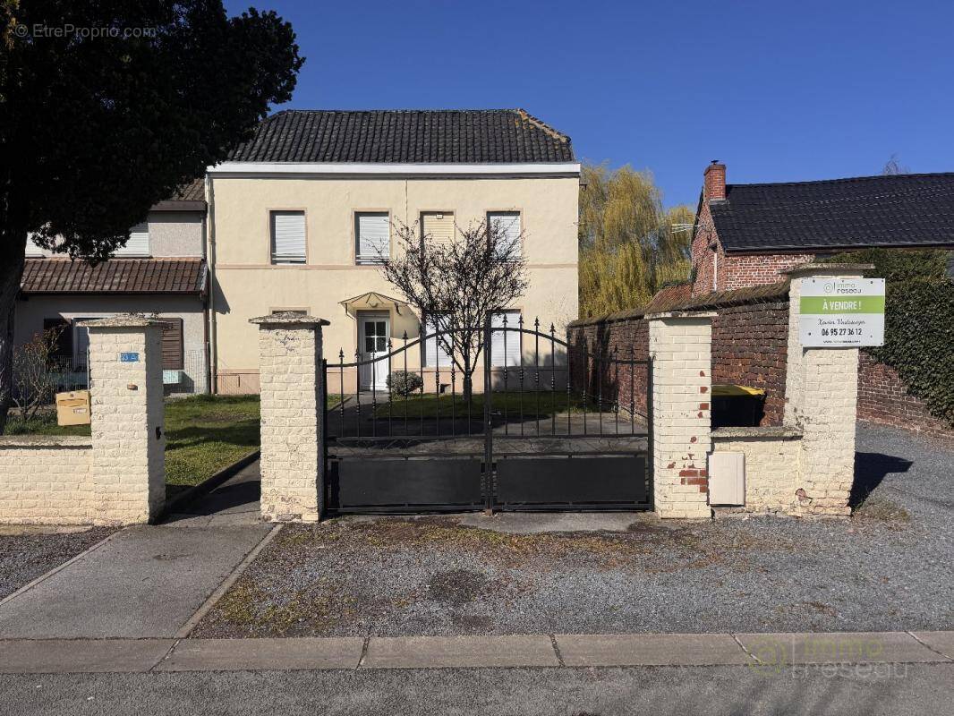 Maison à FLINES-LES-MORTAGNE