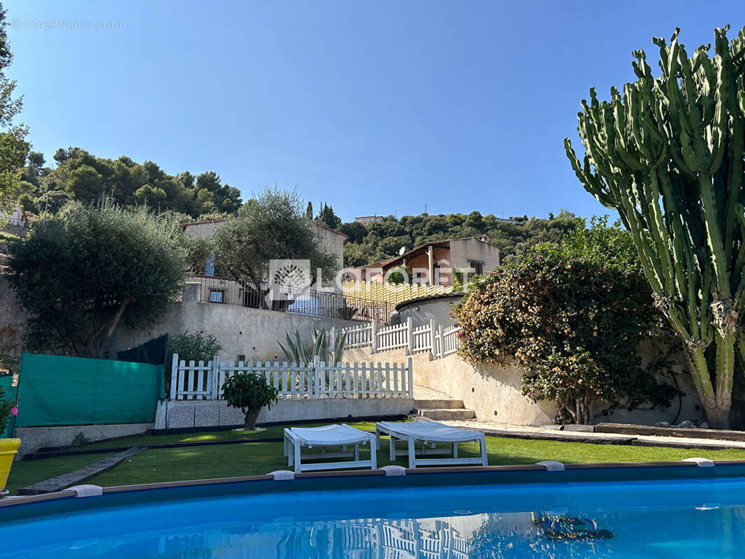 Maison à SAINT-LAURENT-DU-VAR