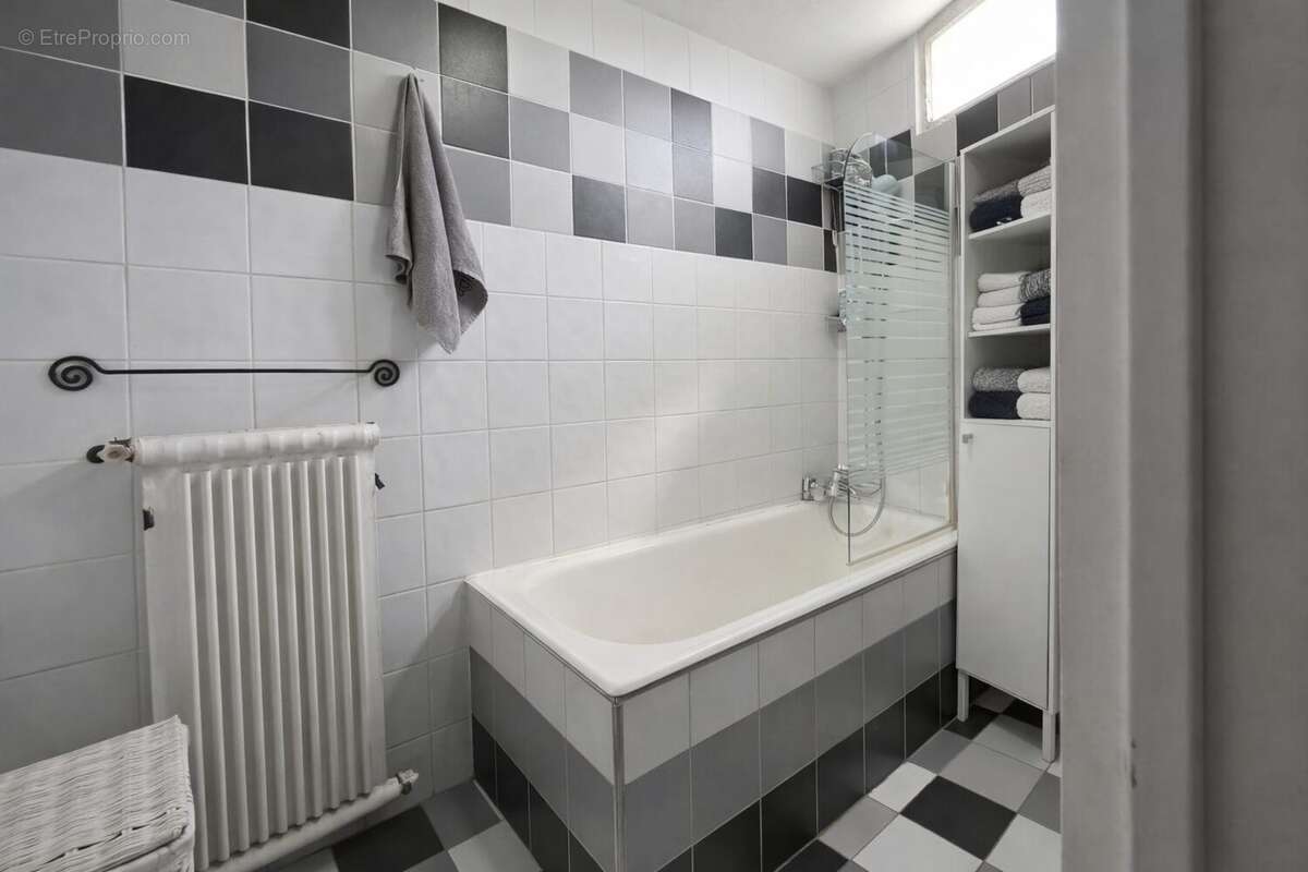 Appartement à LES PAVILLONS-SOUS-BOIS