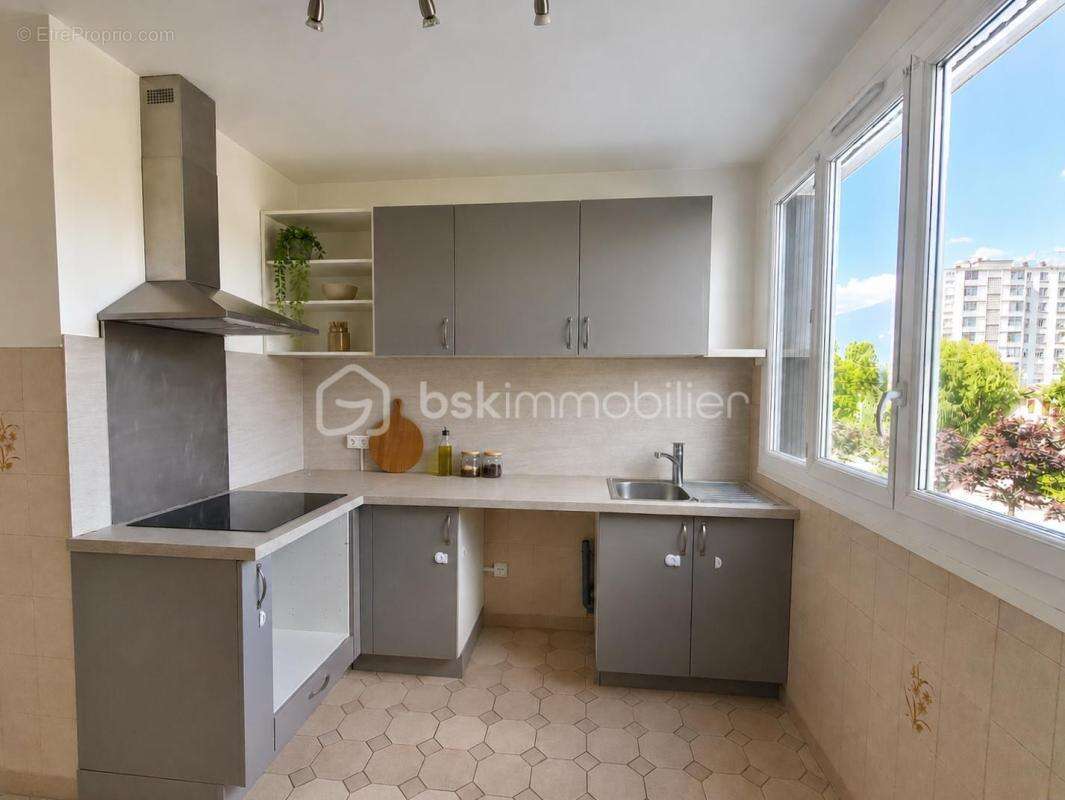 Appartement à SAINT-MARTIN-D'HERES