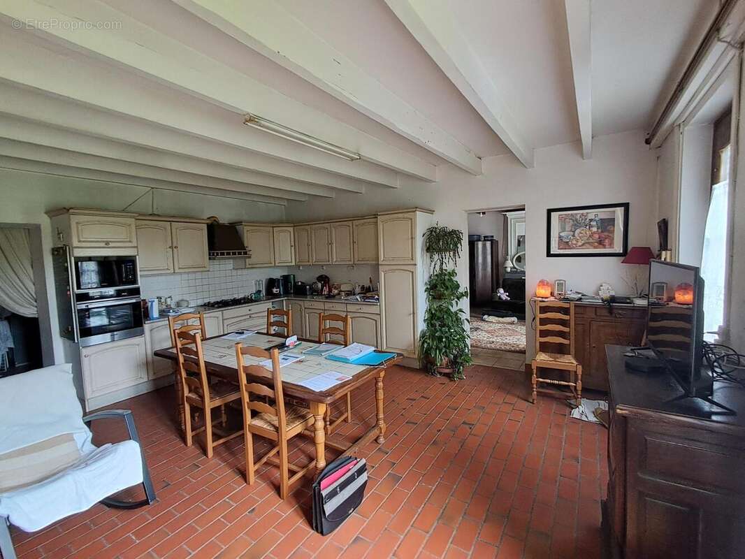 Maison 190 m² à Reignac  - photo 5