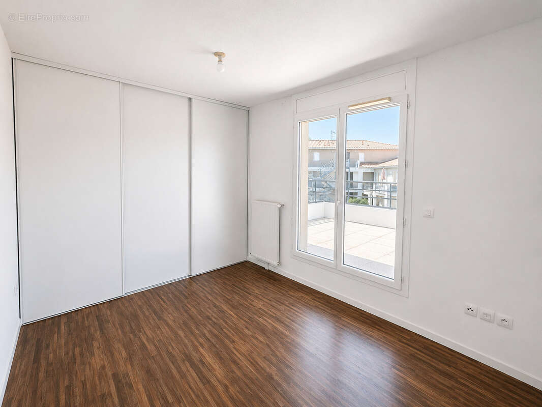 YVRAC   Maison T4 en duplex de 91,14 m2 avec jardin, terrasse et carport - photo 6