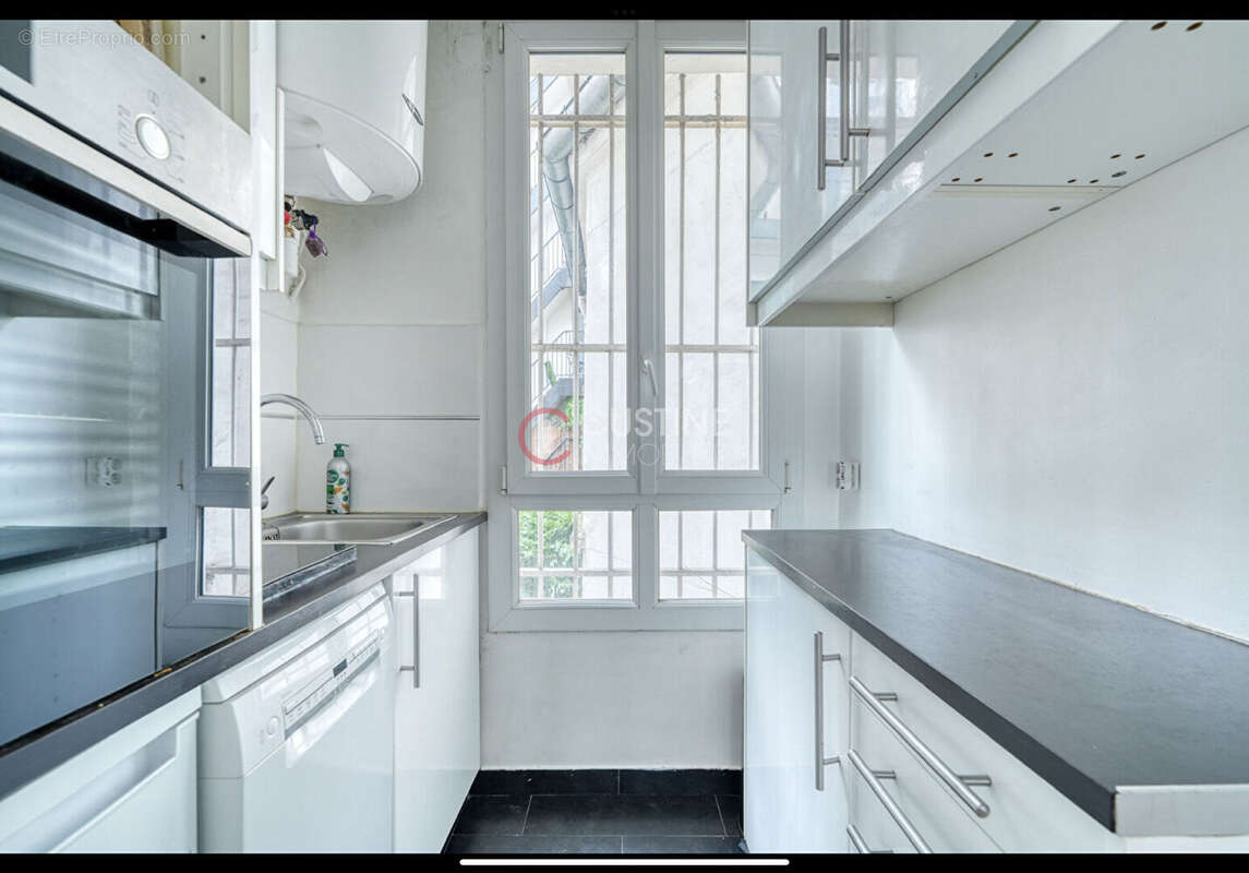 Appartement à PARIS-18E