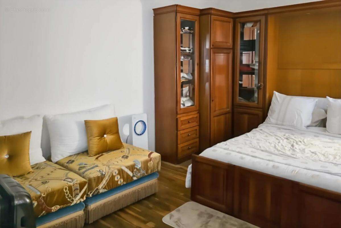 Appartement à COURBEVOIE