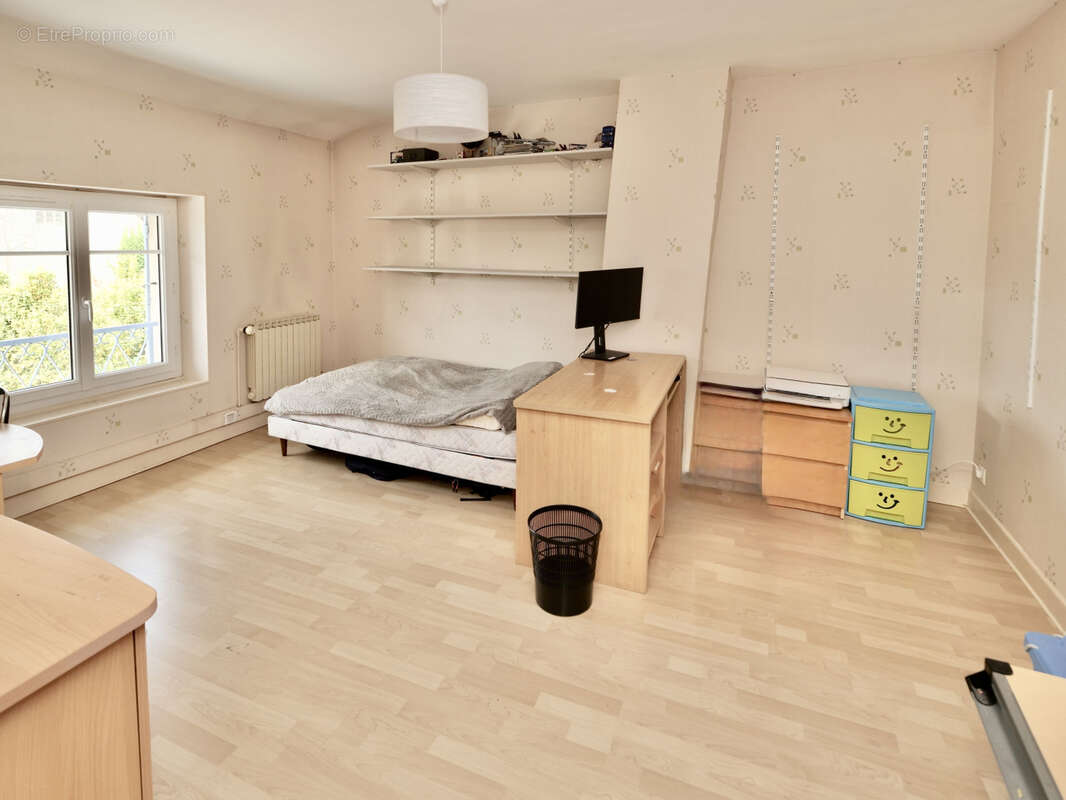 Maison 208 m² à Montereau-Sur-Le-Jard  - photo 8