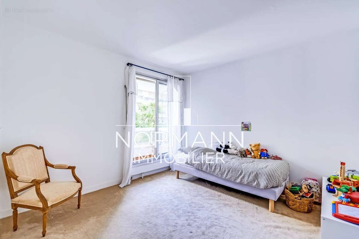 Neuilly sur seine - chezy / perronet - 3 chambres - balcons - parking - photo 11