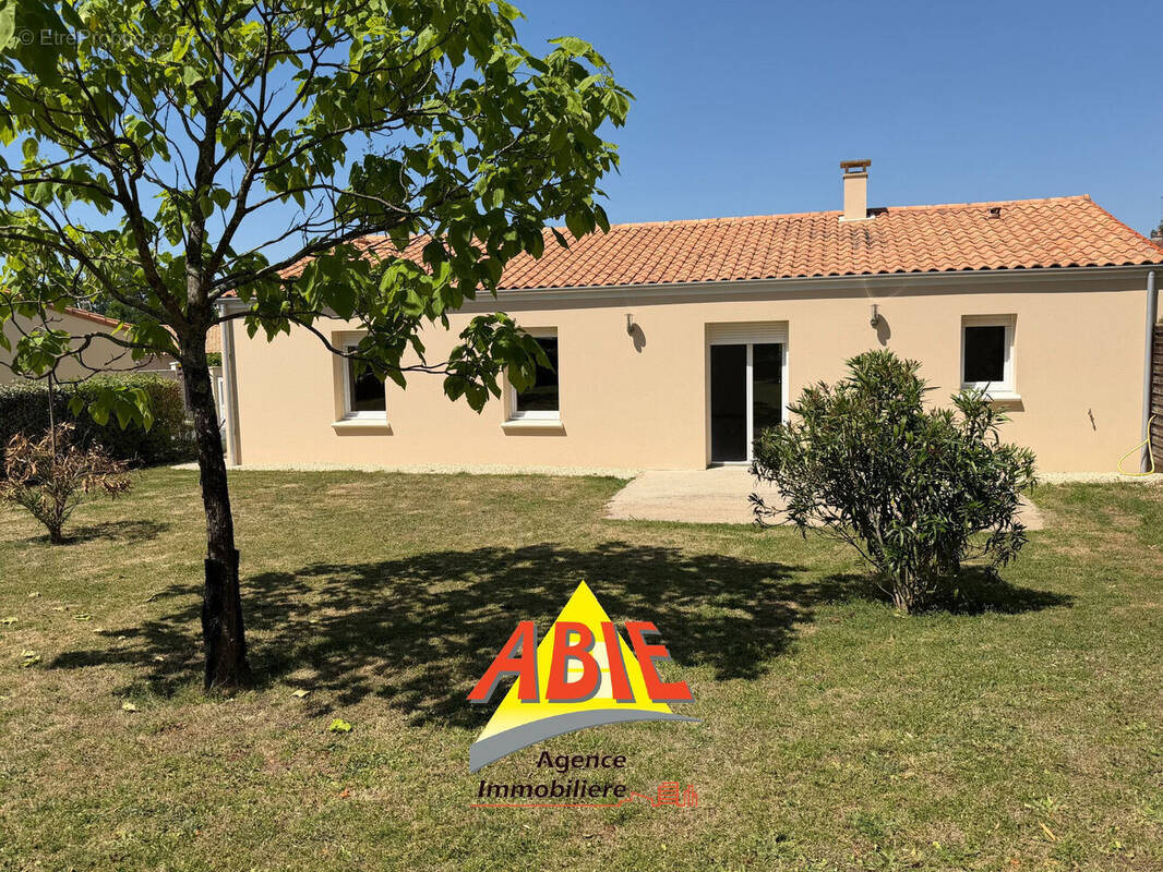 Photo 1 - Maison à SAINT-HILAIRE-DES-LOGES