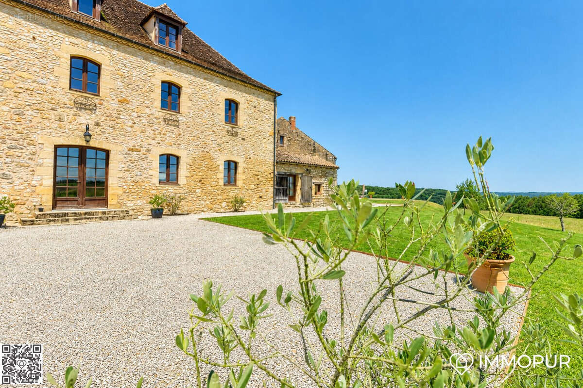 Maison 464 m² à Saint-Cyprien  - photo 2