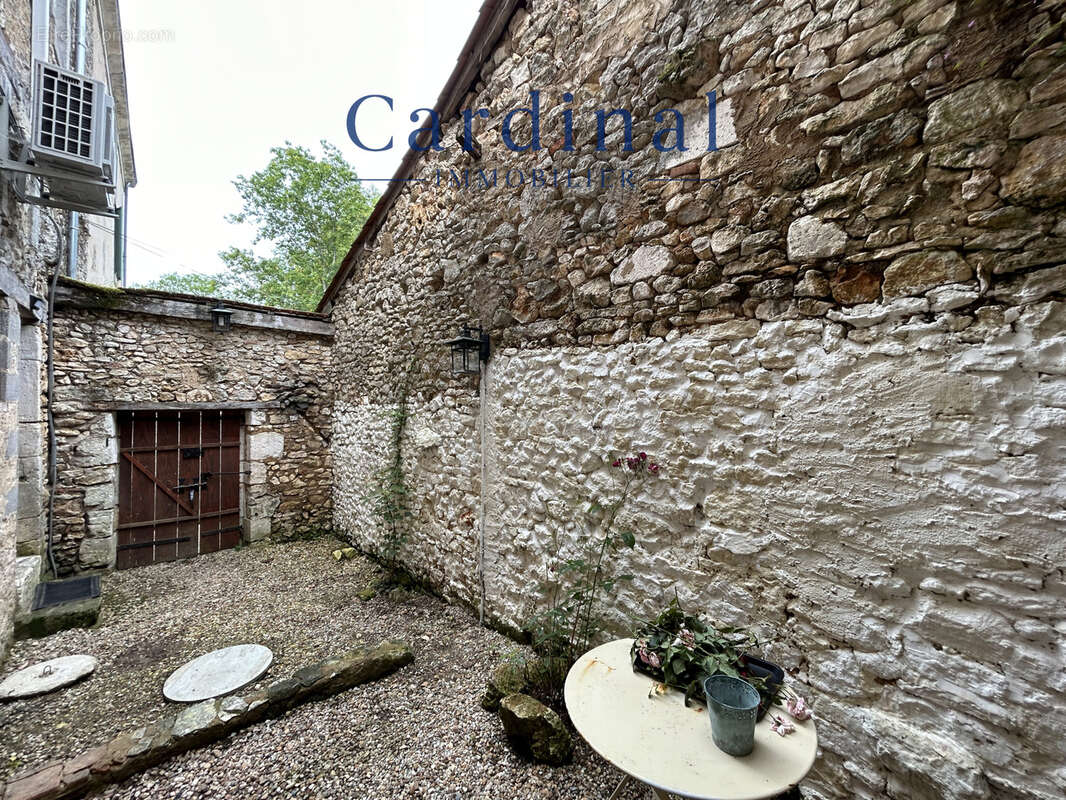 Maison à SAINT-PIERRE-DE-COLE