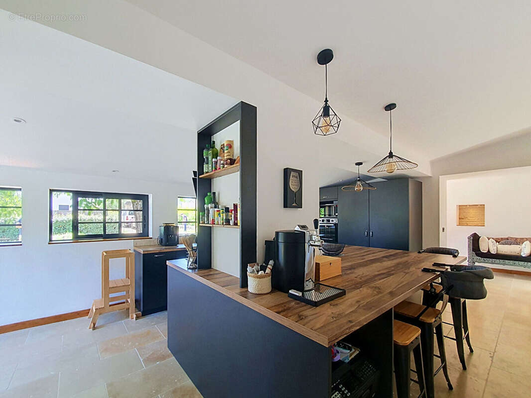 Bessières, maison de type 6 de 158 m² sur une parcelle de 674 m² environ ! - photo 6