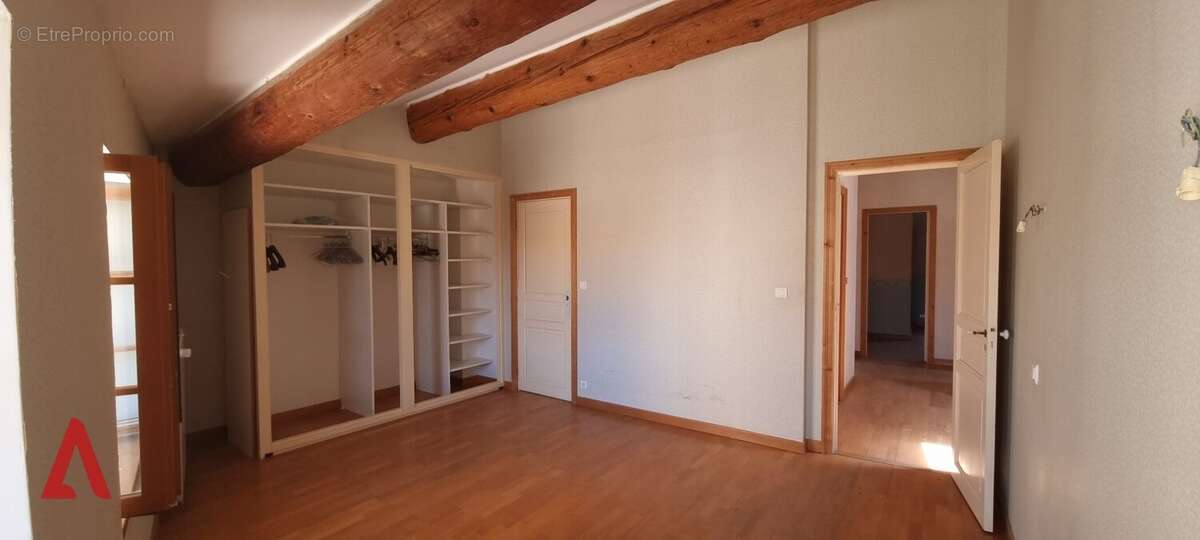 Maison de caractère de 208 m2 avec cour et garage, à deux pas des plages et de Béziers - photo 6
