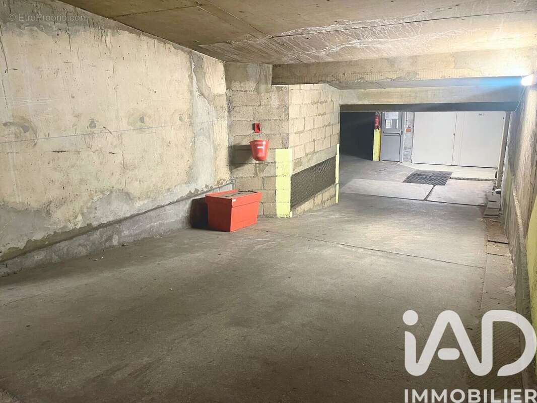 Photo 4 - Parking à PARIS-15E