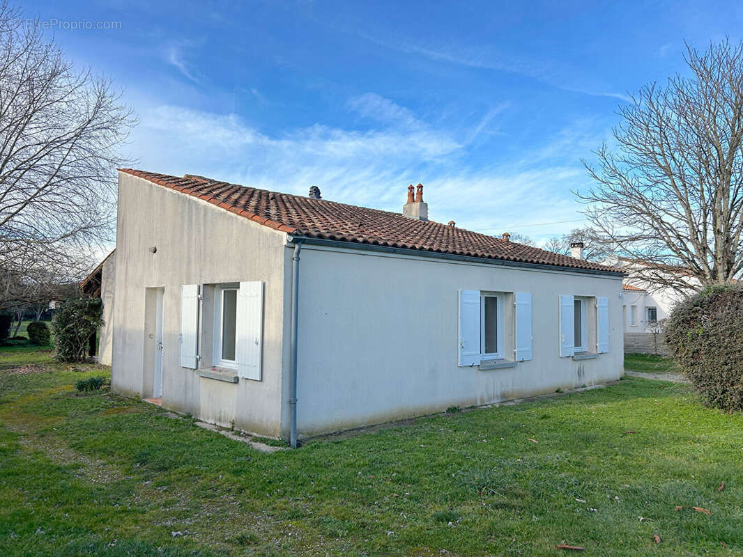 Maison à CORME-ECLUSE