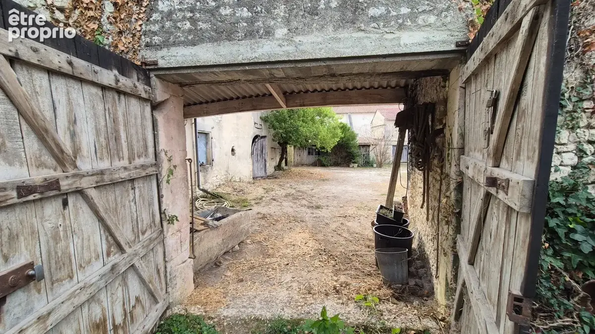 Corps de Ferme à rénover de 500 m2, proche commerces, beaucoup de dépendances - photo 21