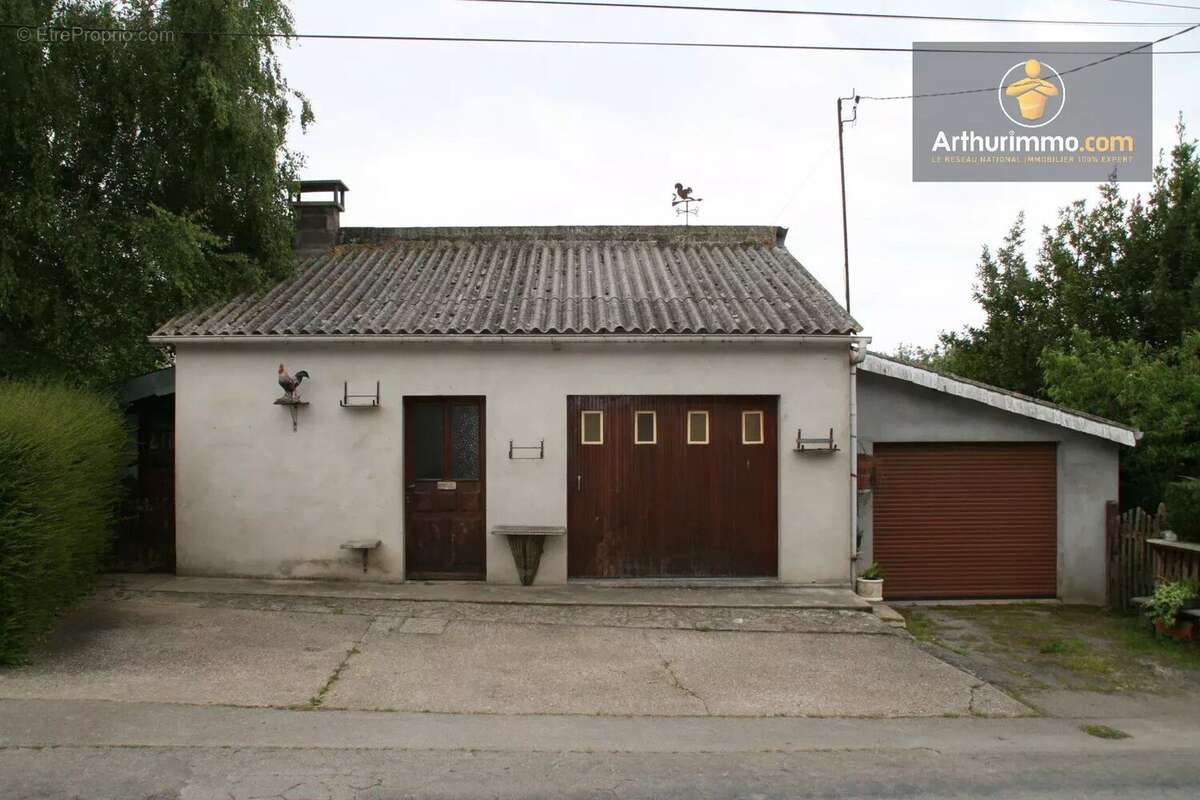 Parking à LA GREE-SAINT-LAURENT
