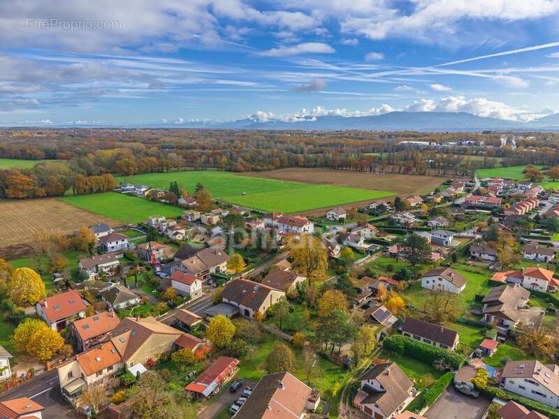 Maison à SAINT-GENIS-POUILLY