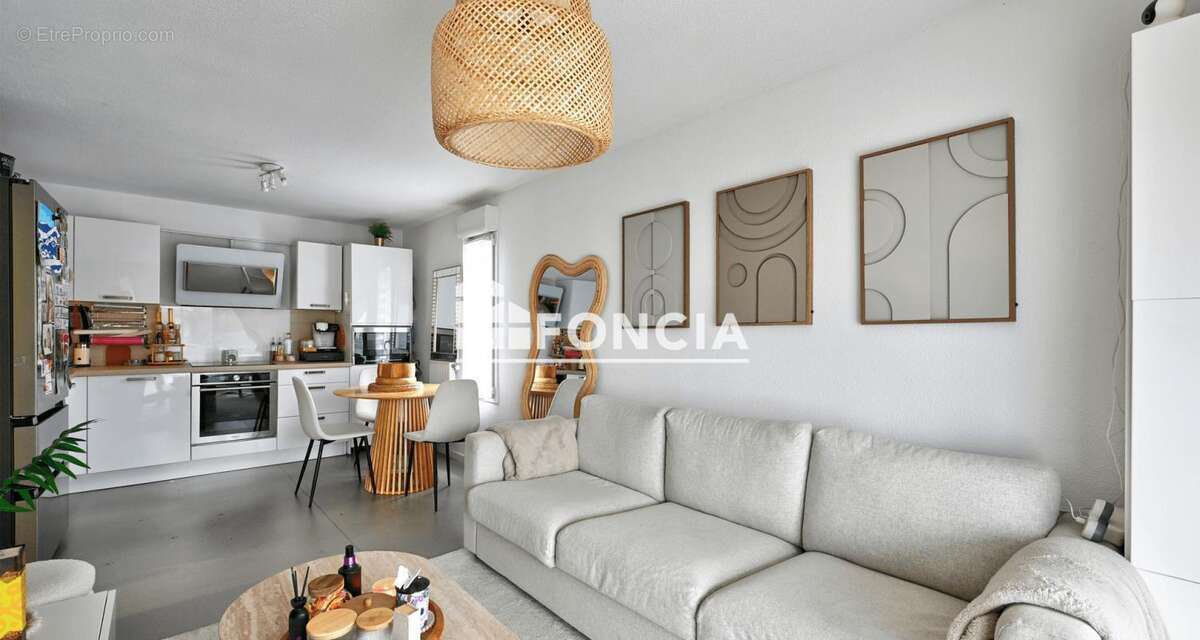 Appartement à CHANTELOUP-LES-VIGNES