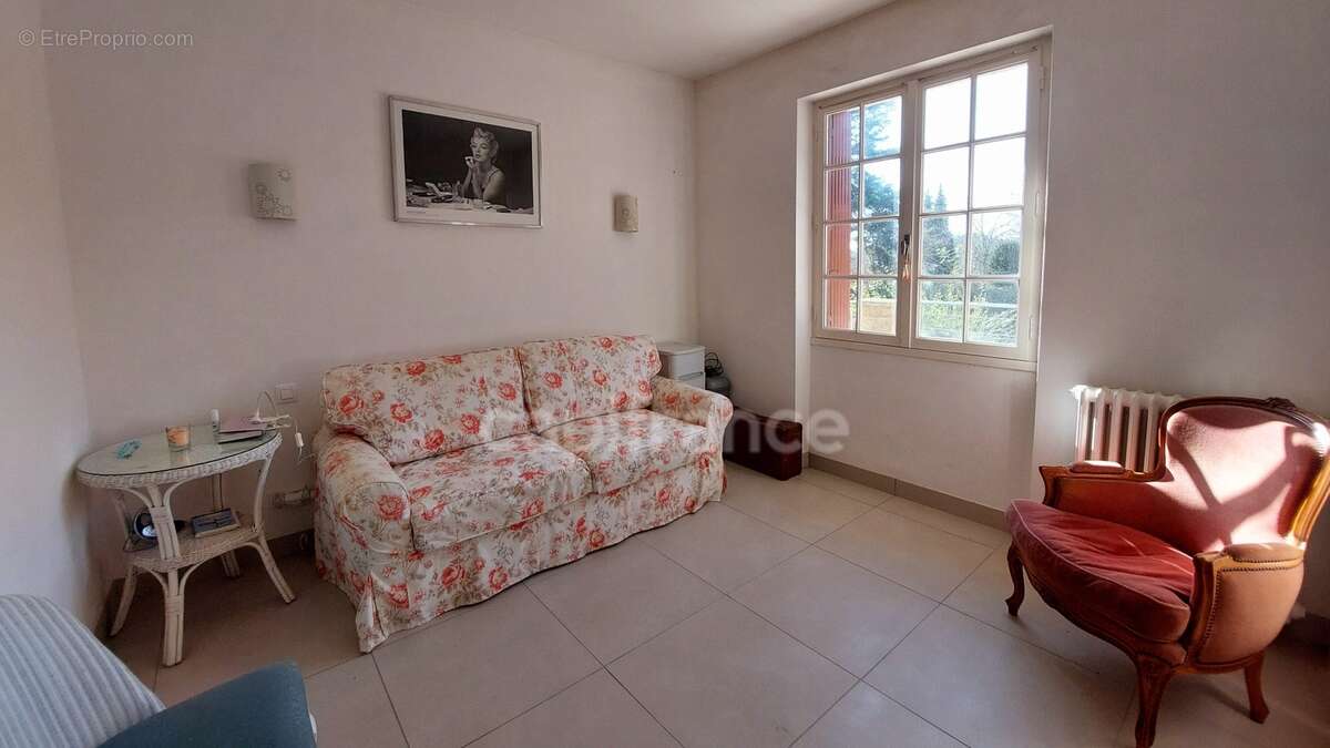 Maison familiale de 244m² à Belvès, 8 pièces, 5 chambres, avec vue dégagée et appartement spacieux indépendant, terrain de 3088m - photo 13