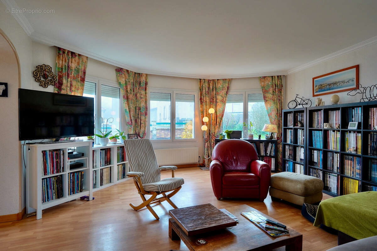 Maison à LA CHAPELLE-SAINT-LAURENT