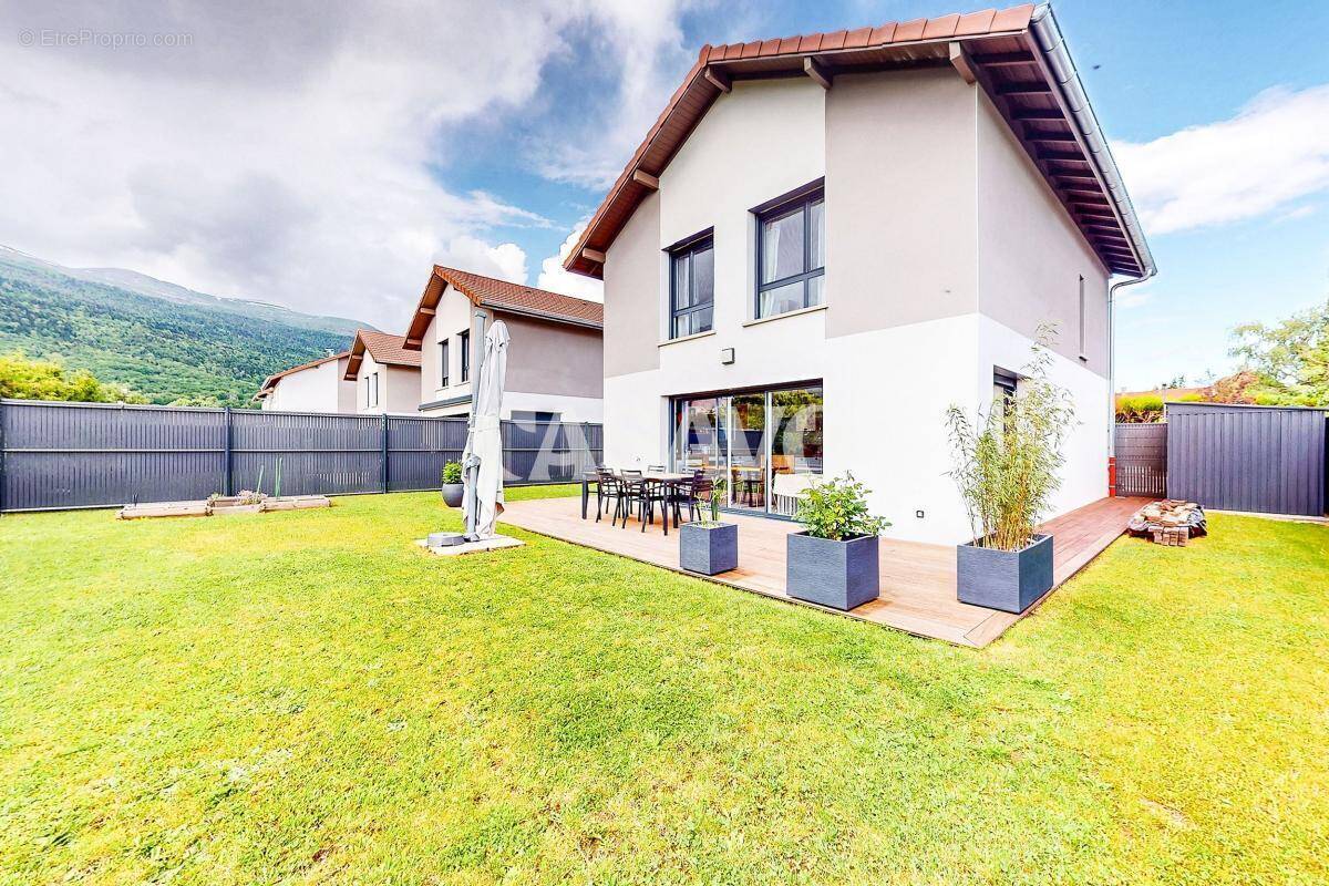 Maison à CROZET