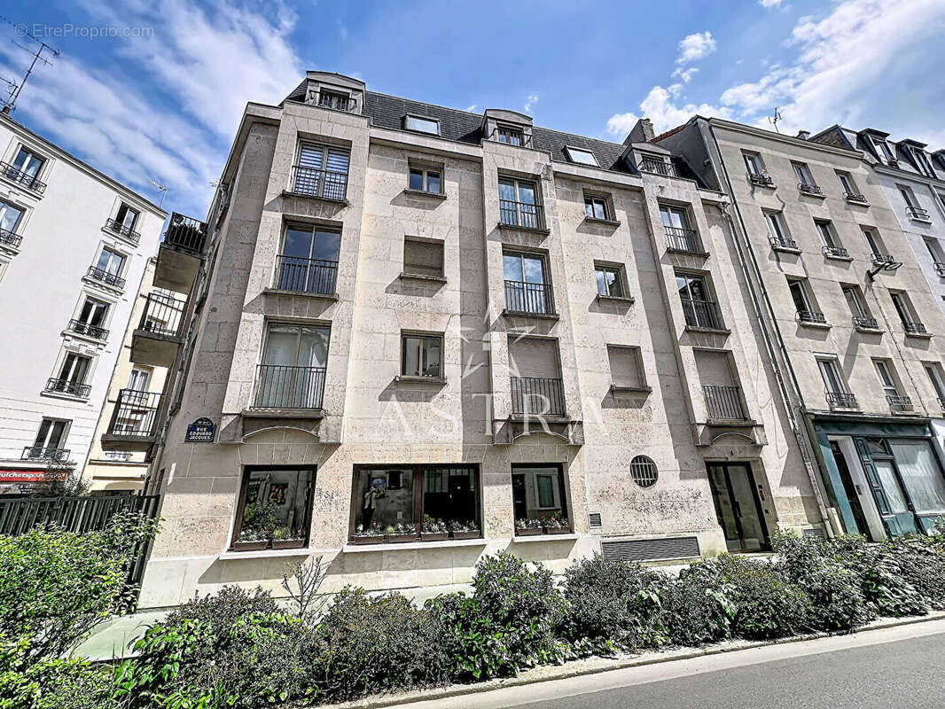 Appartement à PARIS-14E