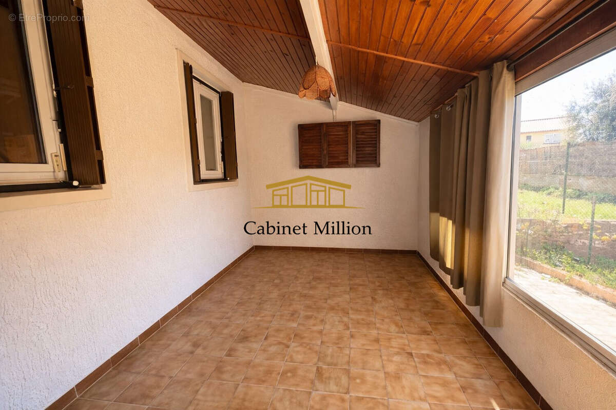 Maison à VIC-LA-GARDIOLE