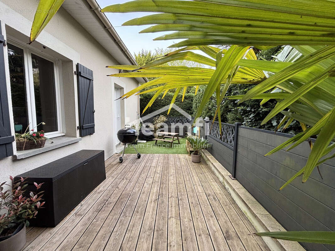 Maison à SAINT-JEAN-DE-BRAYE