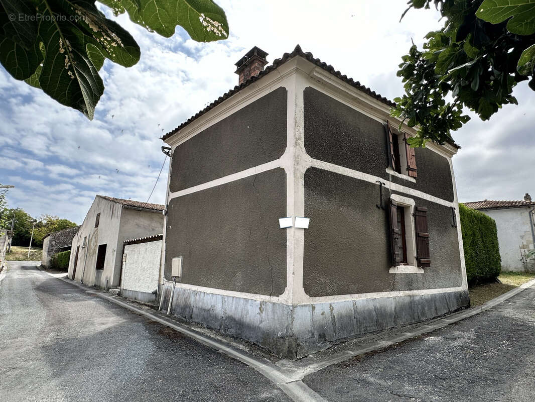 Maison à SAINT-ROMAIN-SUR-GIRONDE