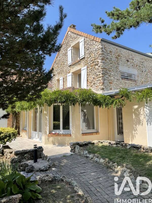 Photo 1 - Maison à LES ALLUETS-LE-ROI