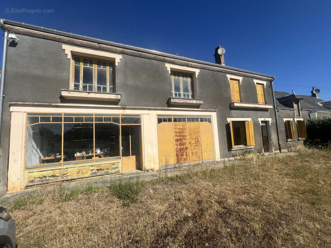 Maison de bourg avec dépendance et terrain - photo 2