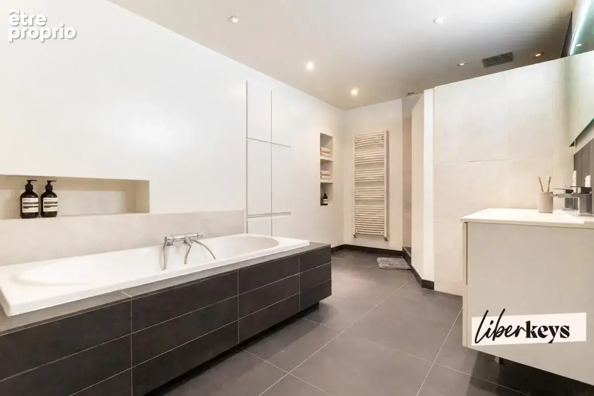 Appartement 165m² - 3 chambres - 1 parking - 1 grande terrasse - photo 5