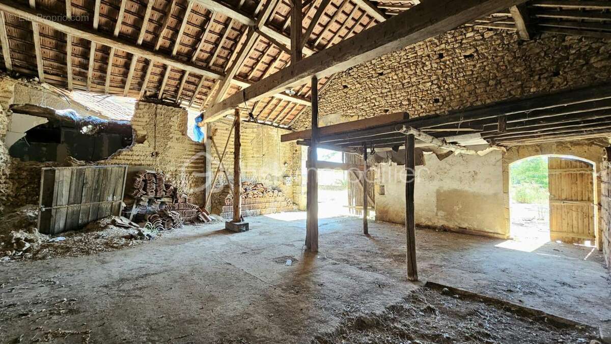 Tènement immobilier avec fort potentiel – 2 maisons + Dépendances – Terrain 3 500 m² – Bord de canal - photo 11