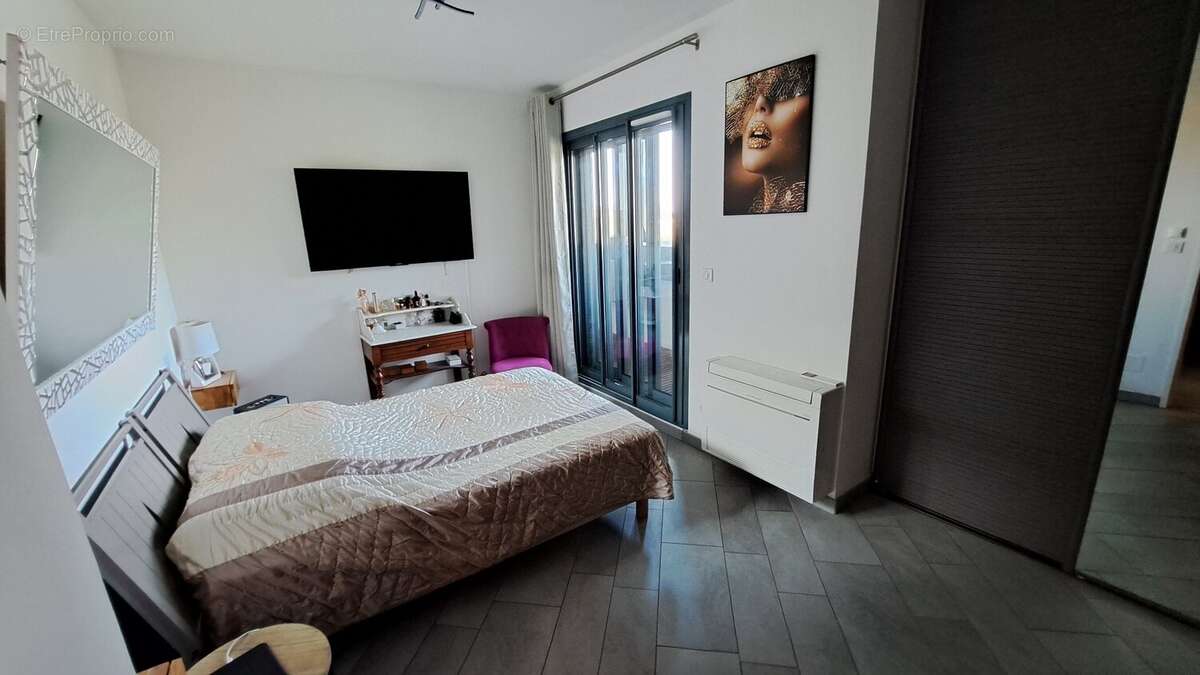 Agde - appartement duplex de standing - t4 au dernier étage - terrasse 36m² (vue)- 2 parkings couverts. - photo 23