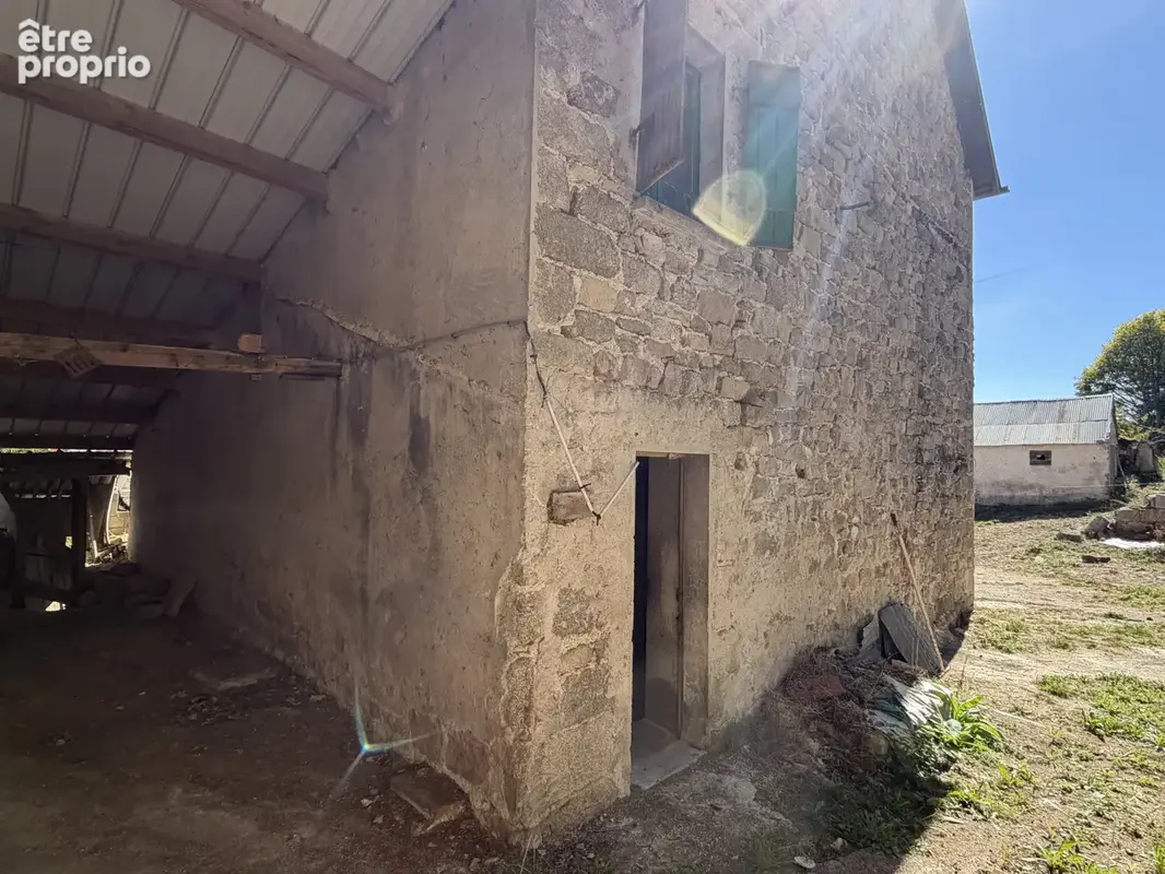 EXCLUSIVITE 144 : GR 65, Ancienne maison d'habitation à rénover sur l 'Aubrac. - photo 15