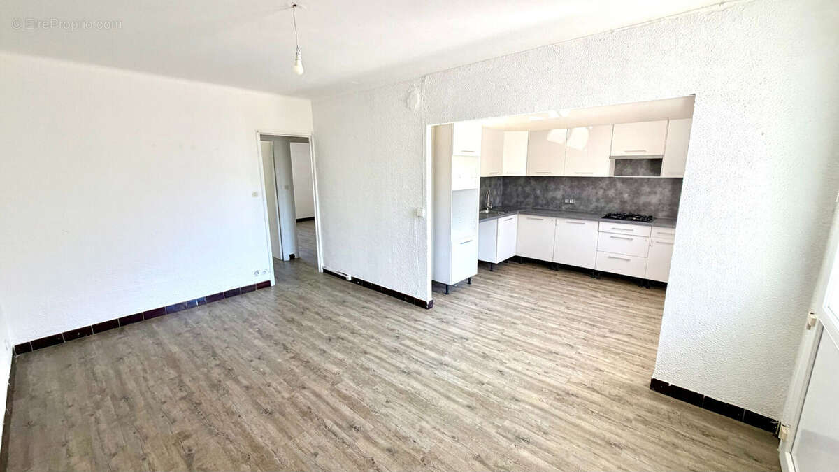 Appartement à ENTRAIGUES-SUR-LA-SORGUE