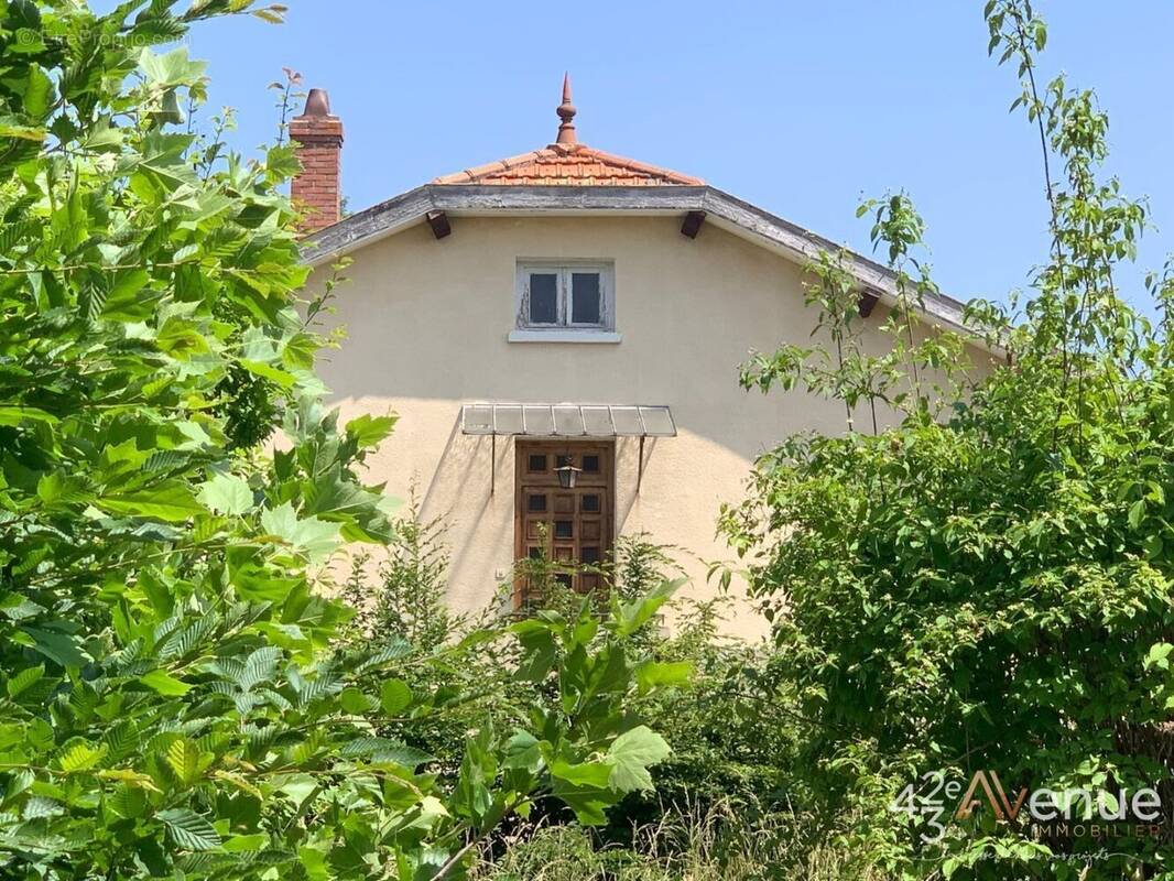 Maison à VEAUCHE