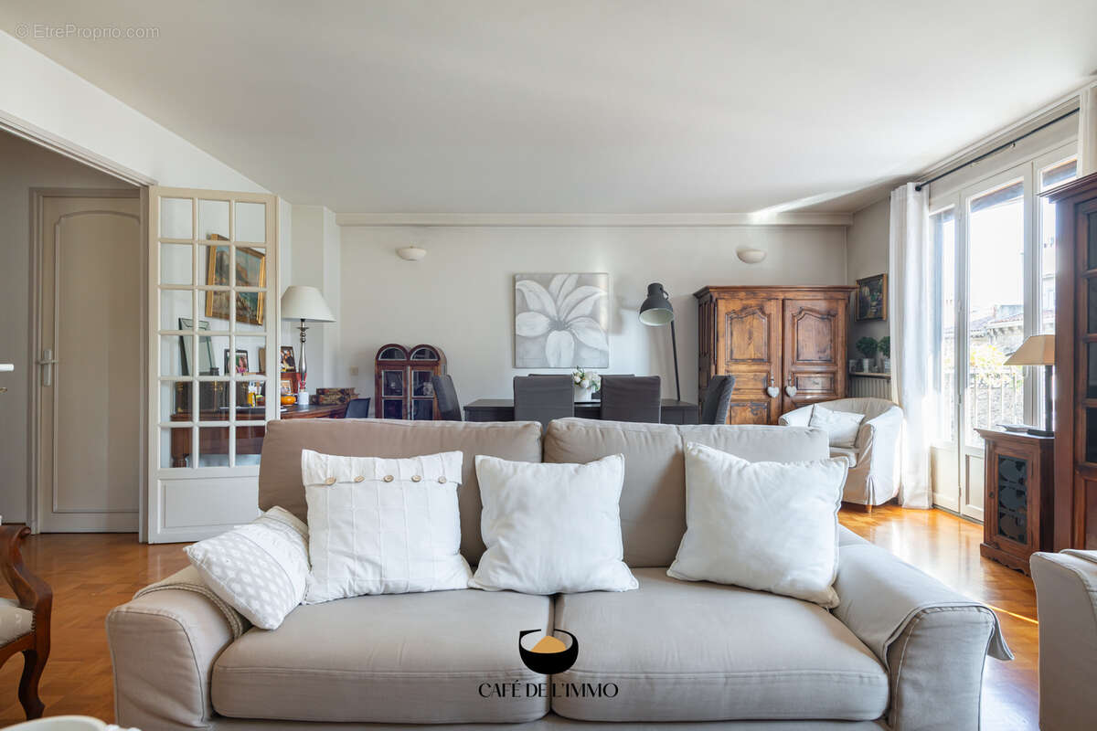 Appartement à MARSEILLE-6E