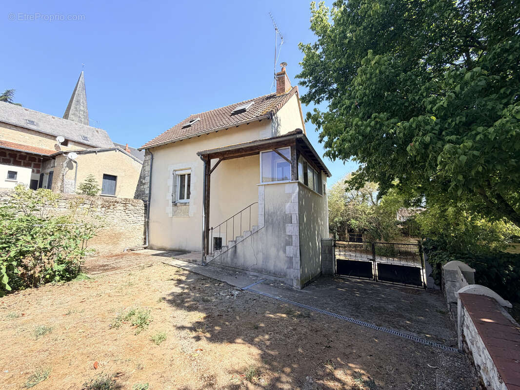 EXCLUSIVITÉ   NAINTRE (86) Maison de bourg avec jardin et double garage - photo 2