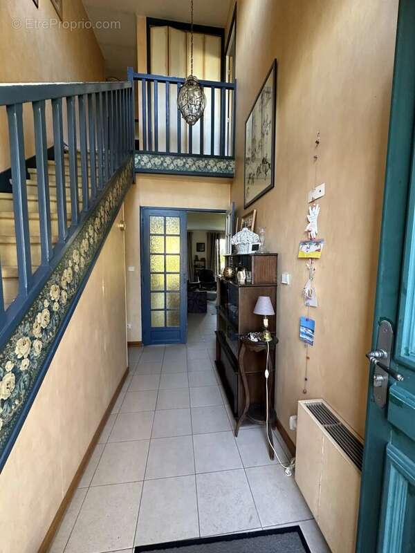 Maison à LE MESNIL-SAINT-DENIS