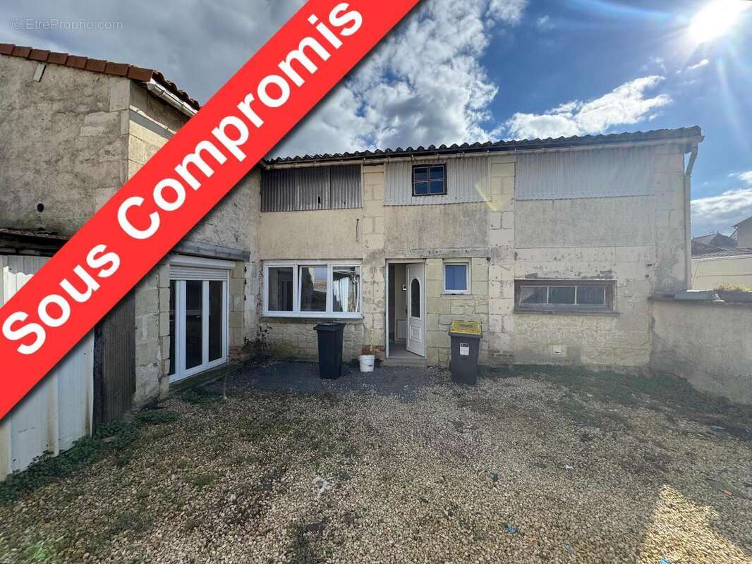   - Maison à ARGENTON-L&#039;EGLISE